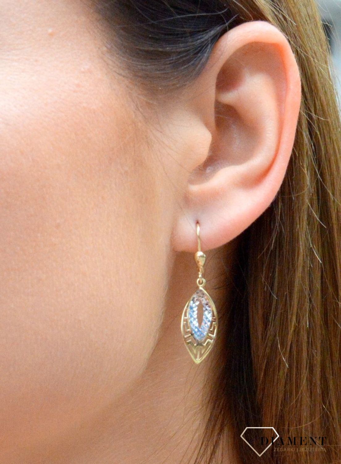 Kolczyki złote pr 333 długie ażurowe z białym złotem KL 5751 333. Od minimalistycznych zdobień po intensywne i nowoczesne formy. Olśniewające kolczyki wykonane z wysokiej jakości 8-karatowego żółtego złota i białego złota, pró.jpg